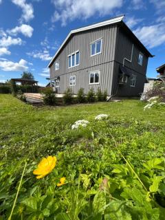 Sentralt i Raufoss-3 soverom, opptil 5 gjester, parkering og stor hage - 3