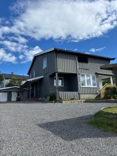 Sentralt i Raufoss-3 soverom, opptil 5 gjester, parkering og stor hage - 6