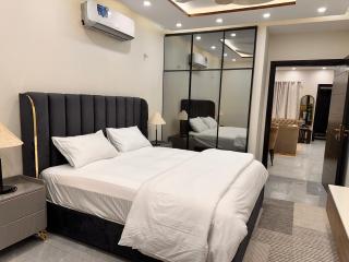 Luxury 2BHK DHA Phase 8 Air Avenue 10 Mins to Airport - 4