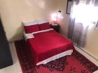Spacious Family Apartment 5 Minutes from the Beach with Free WiFi & Parking - 7