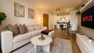 Elegant Stay Near Medway - Sleeps 4 - Parking - 1