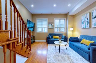 Forest Hill Suite w Private Rooftop Patio & Parking - 4
