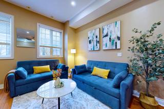 Forest Hill Suite w Private Rooftop Patio & Parking - 3