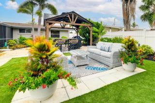 Backyard Oasis! Waterfront Haven in Bradenton - 0