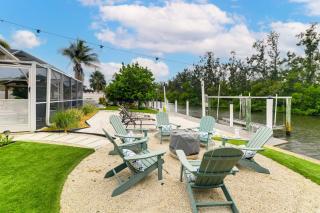 Backyard Oasis! Waterfront Haven in Bradenton - 9