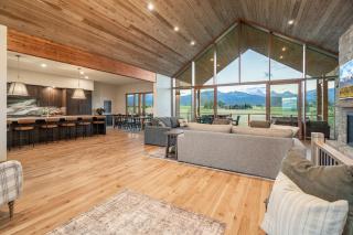 Luxury Retreat, Teton Views, Sleeps 16, Hot Tub, Fire Pit - 2
