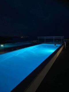 2-bedroom apartment with sea view and rooftop pool - 6