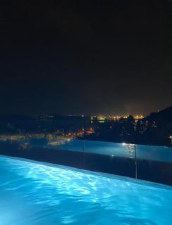 2-bedroom apartment with sea view and rooftop pool - 1
