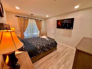 The Elegant Suite - 2BR with Great Amenities - 9