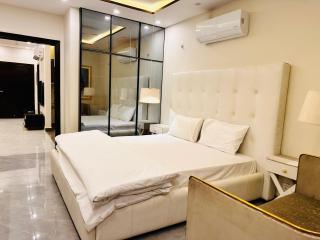 WE Nest 2BR Suite Prime TF08 ,DHA 8 Near Airport, PKLI & Park Facing ,Free Parking - 3