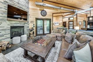 Hike, Soak & Play! Luxe Broken Bow Escape - 6