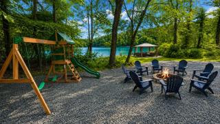 Spacious Waterfront Mansion wHot tubPoolTable - 9