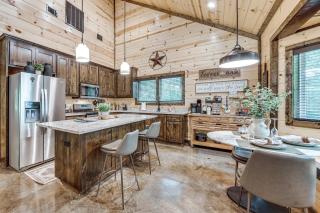 Broken Bow Cabin w/ Hot Tub! Soak, Sip & Stargaze - 7