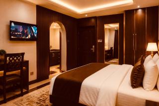 E-Luxe Suites Hotel - 4