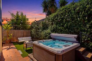 Downtown San Diego Stay with Hot Tub & BBQ - 0