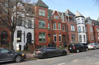 Downtown living! Sleeps 14 wEV parking balcony - 1