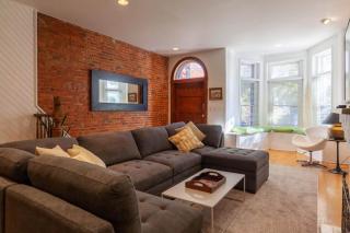 Downtown living! Sleeps 14 wEV parking balcony - 9