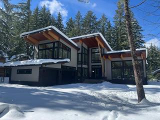 Luxury Mountain Getaway Near Crystal & Rainier - 0