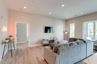 Prime West End 2BR W, SAUNA and Balcony Near Vandy! - 1