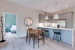 Prime West End 2BR W, SAUNA and Balcony Near Vandy! - 7