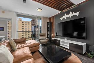 Bright & Cozy 2BR Apt with Pool, Gym, WiFi & Parking - 1