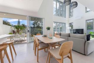 Coastal cool luxury Sunshine duplex heated pool - 4