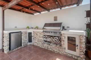 Penthouse Retreat Rooftop, Bbq & Pool - 2