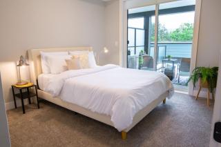 New 1 Bed Condo with Mtn Views - 9