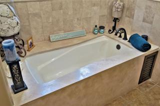 Bella Sirena 305-A - Elegant Oceanview Condo on Beachfront Resort - 1