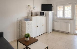 2 Bedroom Lovely Apartment In Vir - 5