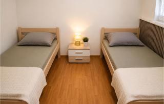 2 Bedroom Lovely Apartment In Vir - 3