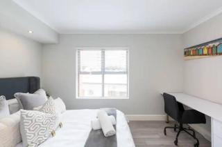 Paragon Devils Peak 3 Bed 2 Bath - Cape Town - 3