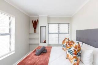 Paragon Devils Peak 3 Bed 2 Bath - Cape Town - 1