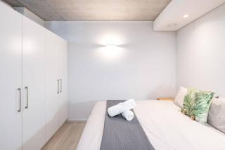 Modern Two Bedroom Unit, Mountain & Harbour Views - 6
