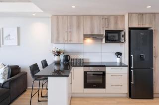 Modern Two Bedroom Unit, Mountain & Harbour Views - 5