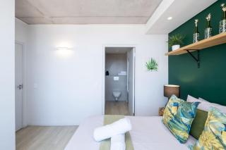 Modern Two Bedroom Unit, Mountain & Harbour Views - 1