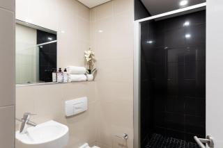 Walk To V&A Waterfront, Civic Centre & Stadium - 4
