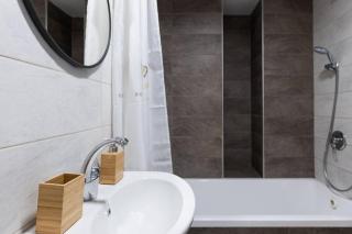 2 Br Apartment In Natanstrauss St Jerusalem Israel - 3