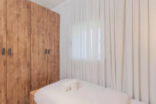2 Br Apartment In Ovadya St W Room - 3