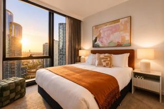 Queensbridge Designer Suite, Heated Pool, Sauna, Steam, Gym, Bars - 8