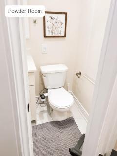 Grand 3BR Dual-Suite Mega Home - 2 Free Parking - 2
