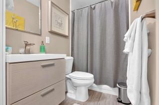 Warm and Spacious 2 Bedroom near Eden Park - 2
