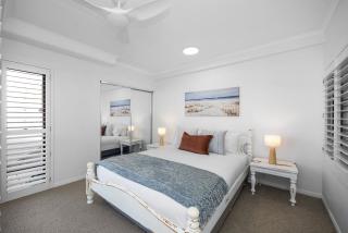 Poolside 3-Bed Retreat Near Kings Beach - 6