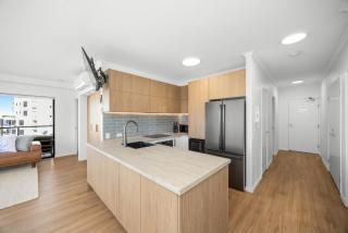 Poolside 3-Bed Retreat Near Kings Beach - 3