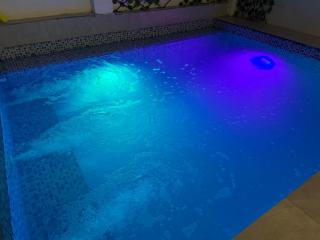 Excelente ubicación, lugar tranquilo con piscina privada, departamento con garaje - 4