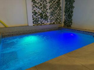 Excelente ubicación, lugar tranquilo con piscina privada, departamento con garaje - 5