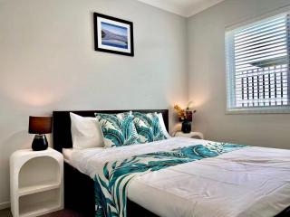 Bright 3BR 2BA Home, Near Beenleigh Shops & Train - 4