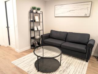 Brand New Cozy Guest Suite in Calgary - 8