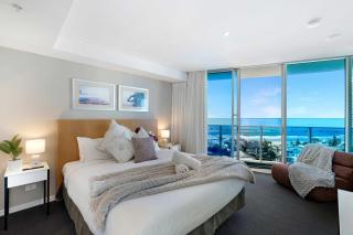 Luxury 2BR Ocean View Apartment - Hilton Residence at Surfers Paradise with 4 Pools, Kids Slide, Gym n' Spa & Free Parking - 7