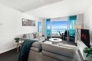 Luxury 2BR Ocean View Apartment - Hilton Residence at Surfers Paradise with 4 Pools, Kids Slide, Gym n' Spa & Free Parking - 2